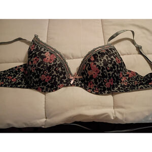 Just Be. Sz 36c Underwire T-SHIRT Bra Animal Print and Pink EUC